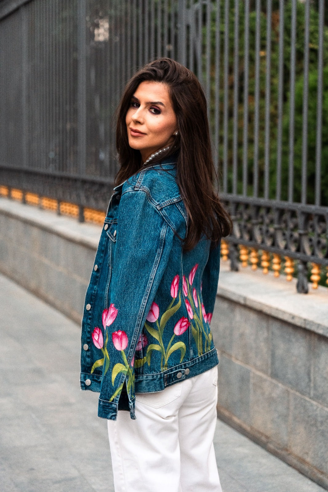 Jachetă Tulip Whisper – piesă unicat pictată manual