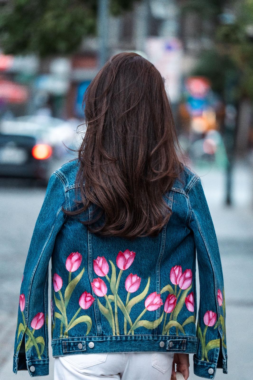 Jachetă Tulip Whisper – piesă unicat pictată manual